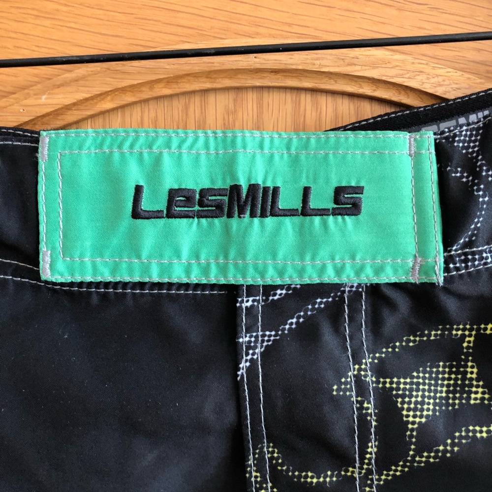 Authentic Les Mills Body Combat Athletic Shorts Size Medium - Picture 2 of 9